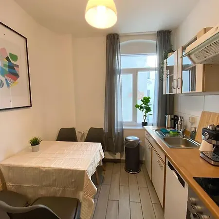 Neu Eingerichtete Monteurwohnung In Zentraler Lage In Apartment Magdeburg